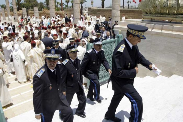 كبار المسؤولين المدنيين والعسكريين يزورون قبر أب الأمة