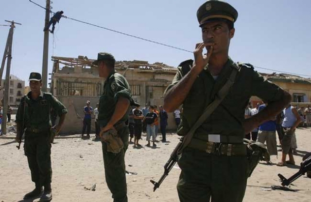 الزكاة تشعل الحرب بين السلفيين والشرطة في الجزائر