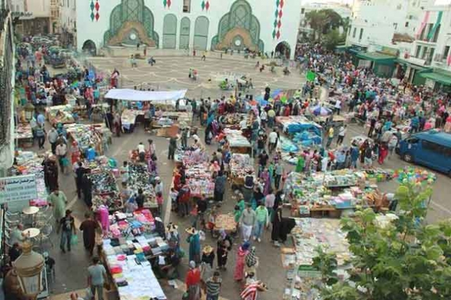 فضيحة بتطوان:الباعة المتجولون يحتلون القصر الملكي