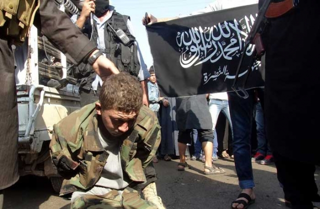 خطير جداً: تعذيب جنود جبهة النصرة داخل سجون "داعش" (مع فيديو)