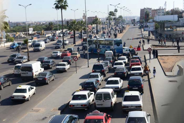 بالصور... فضيحة إصلاح شارع "ولاد زيان" بالبيضاء في ليلة رأس السنة