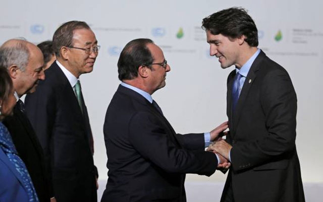 هولاند يصل إلى لوبورجيه لاستقبال قادة الدول المشاركين فى مؤتمر المناخ