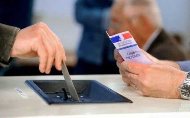 وسط أجواء متوترة وإجراءات أمنية: انطلاق عملية التصويت للدورة الأولى للانتخابات المحلية في فرنسا