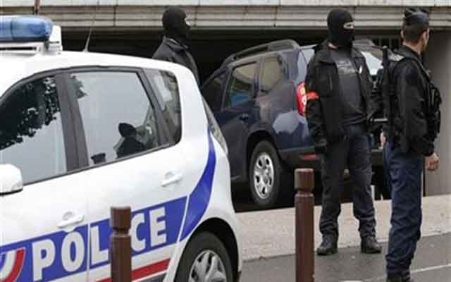 فرنسا تغلق مسجدا وتعتقل رجلا في حملة أمنية بعد هجمات باريس