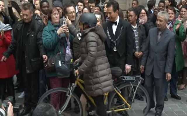 وزيرة العدل الفرنسية تودع الحكومة على متن دراجة هوائية و" انتاوعنا " يتشبثون بالإمتيازات