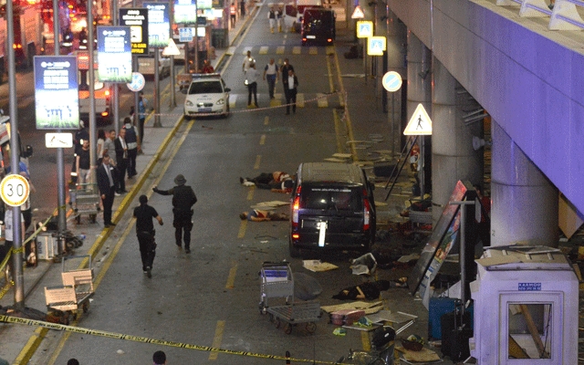 36 قتيلا باعتداء إرهابي استهدف مطار اسطنبول التركي (مع فيديو)