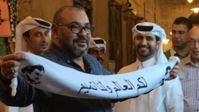 مدير مكتب الاتصال الحكومي بقطر يعرب عن أسفه للصورة المركبة التي أظهرت الملك وهو يحمل وشاحا في الدوحة