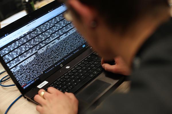 ّ" ديستي" يقود البوليس نحو اعتقال 8 قراصنة ينشطون في هذه الأفعال الإجرامية