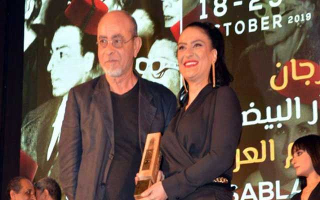 الممثلة فاطمة الزهراء بناصر التي حازت على جائزة أحسن دور نسائي