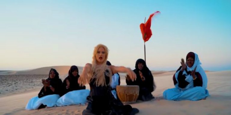مغنية فنلندية تتغنى بالصحراء المغربية