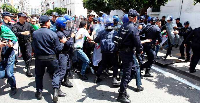 منظمة هيومن رايتس ووتش تندد بالقمع في الجزائر