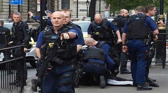 الشرطة البريطانية تطلق الرصاص على رجل قام بعمل "إرهابي" بلندن