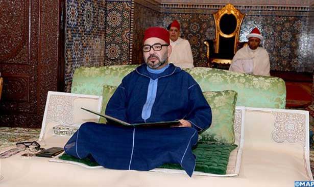الملك يعزي أفراد أسرة المرحوم الشيخ أبو بكر فوفانا، رئيس المجلس الأعلى للأئمة بكوت ديفوار