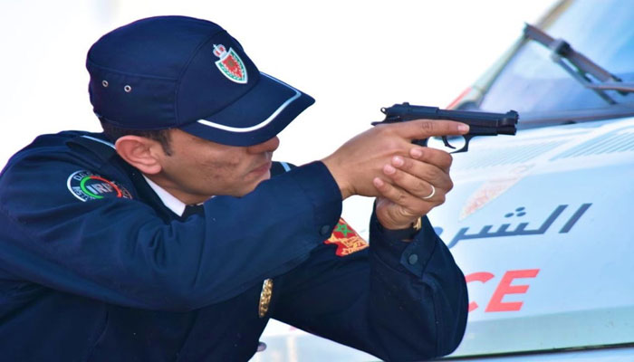 ضابط أمن بمراكش يشهر السلاح لتوقيف شخصين في حالة سكر واندفاع قوية