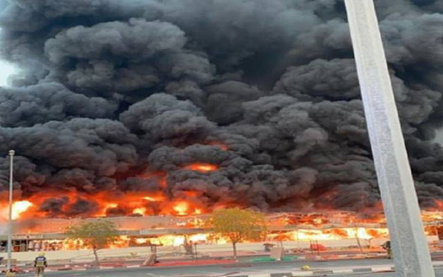 حريق هائل يلتهم سوق عجمان الشعبى بالإمارات(مع فيديو)