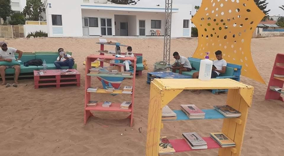 شباب المنصورية ينظم النسخة الثالثة للمكتبة الشاطئية