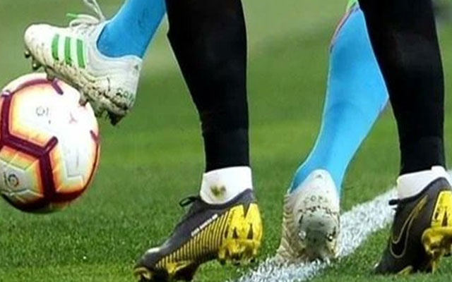 مأساة كرة القدم..مقتل لاعب على أيدي زملائه لتسجيله هدفا في مرماه