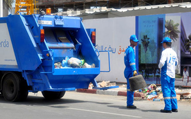 ملف عمال النظافة بالبيضاء يراوح مكانه والعمدة مطالب بالتدخل