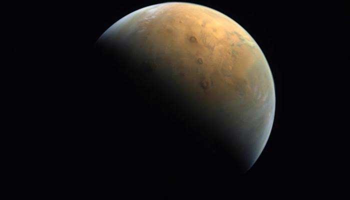 مسبار الأمل الإماراتي يرسل أول صورة من كوكب المريخ