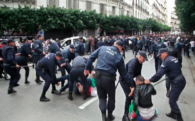 "شنق حرية التعبير" يخرج لسان ائتلاف الأحزاب الجزائرية