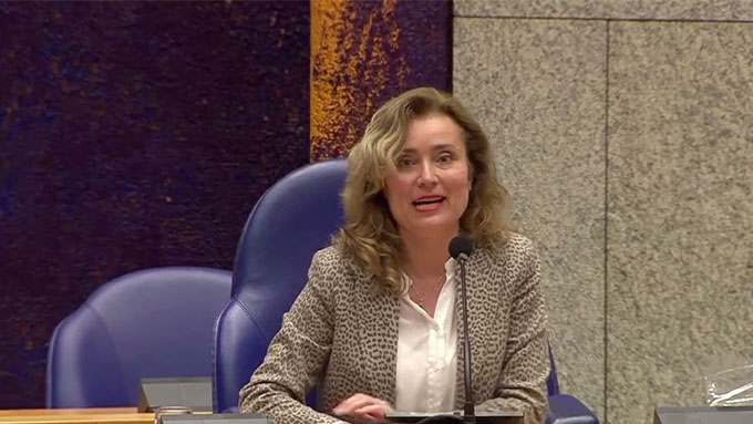 هولندية من أصل مغربي تفوز بمنصب رئاسة البرلمان الهولندي
