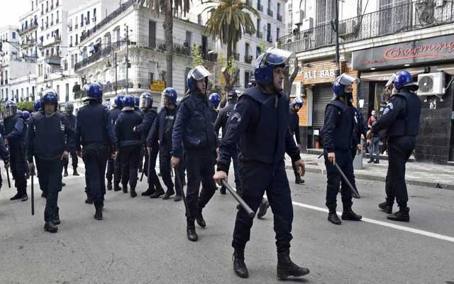 الحراك الشعبي.. الشرطة الجزائرية تمنع مسيرة الطلاب للأسبوع الثاني