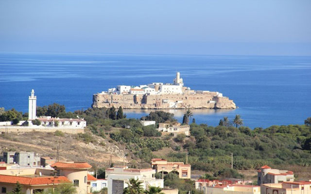 إسبانيا تنشر أعمدة للاتصال العسكري في الجزر المحتلة بسواحل المغرب
