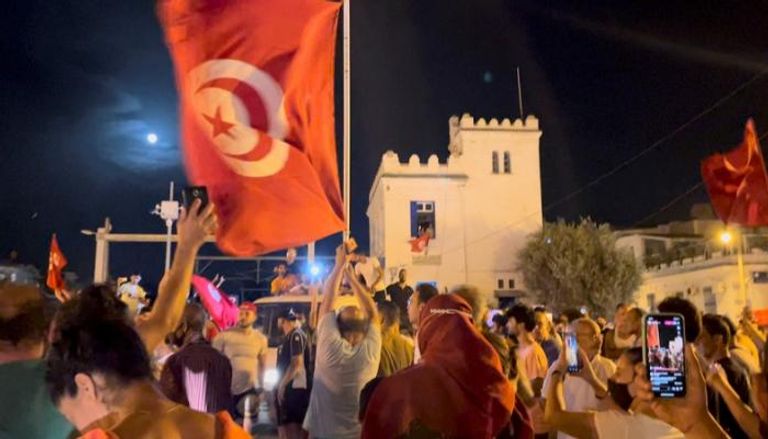 إسقاط إخوان تونس في يوم وليلة.. إذا الشعب يوما أراد "الخلاص"