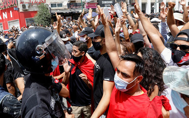 مظاهرات حاشدة في تونس مناهضة لحكومة المشيشي ولحركة النهضة