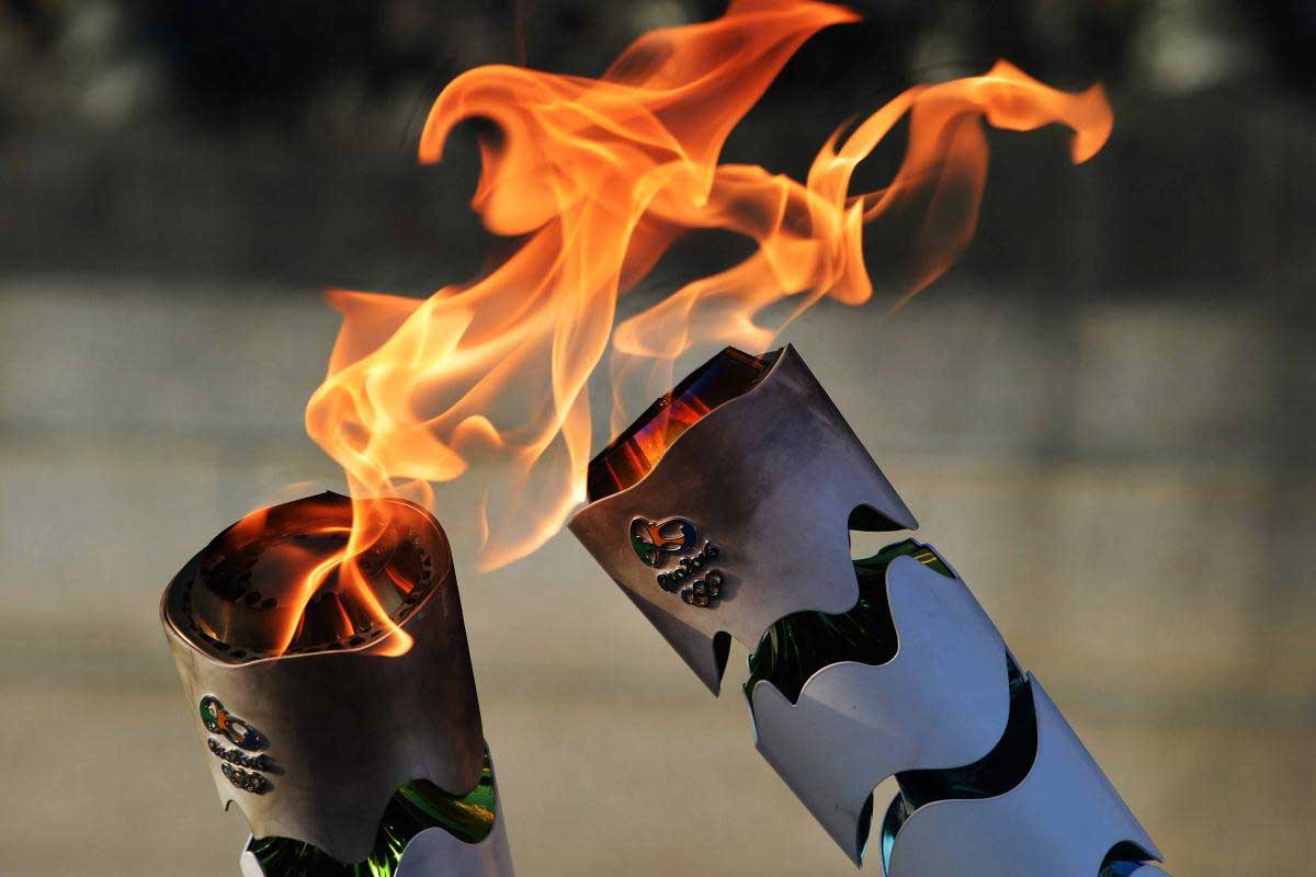 الشعلة الأولمبية تصل إلى طوكيو في حفل أقيم بملعب خال من الجمهور