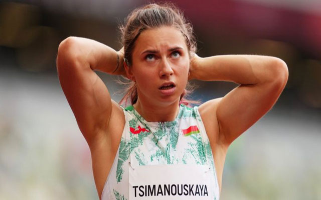 العداءة البيلاروسية المستبعدة من الأولمبياد تبيع ميداليتها لمساعدة الرياضيين المضطهدين في بلادها