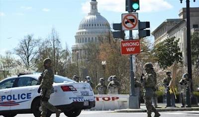 الشرطة الأميركية تحقق في احتمال وجود متفجرات في سيارة قرب مقر الكونغرس