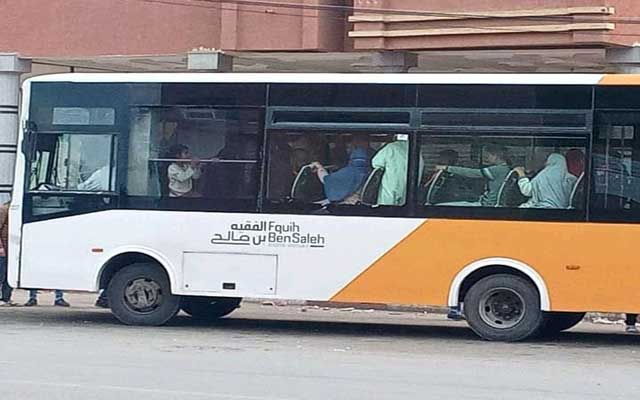 إقليم بني ملال..الزيادة في تسعيرة الحافلات يتسبب في غضب الطلاب والتلاميذ