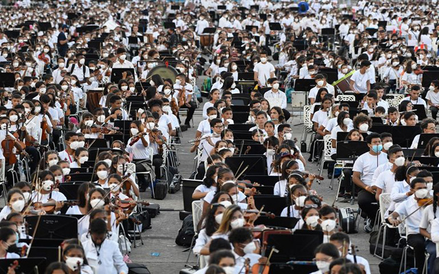أكبر أوركسترا في العالم.. 12 ألف موسيقي يسعون لإدخال فنزويلا «غينيس»