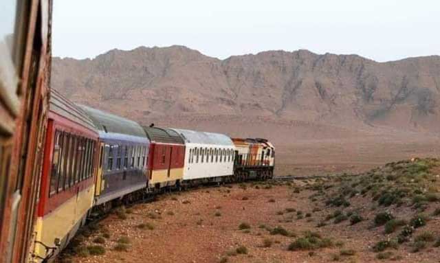 تحفة قطار الصحراء السياحي أو قطار جيمس بوند في شرق المغرب
