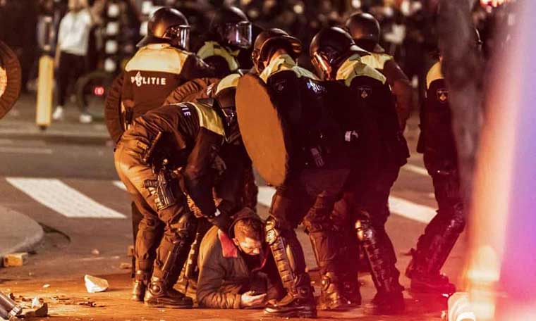 قيود كورونا بهولندا تتسبب في مواجهات عنيفة وإطلاق الرصاص على المتظاهرين (مع فيديو)