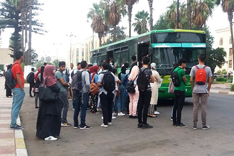 طلبة بنسليمان الجامعيون الذين يتنقلون يوميا للمحمدية: يئسنا من انتظار حلول النقل