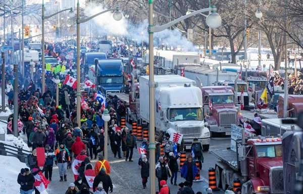 الشرطة الكندية تحذر المتظاهرين وتتوعدهم بغرامات ومصادرة الشاحنات