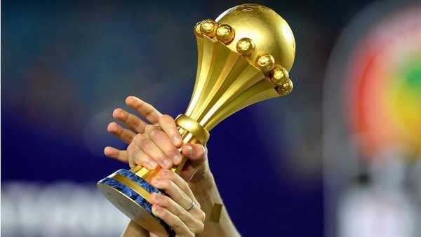 الاتحاد الإفريقي لكرة القدم يعلن عن التشكيلة المثالية لـ "كان" الكاميرون
