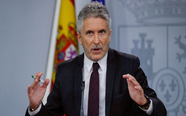 وزير الداخلية الإسباني يدافع عن موقفه من "القاصرين المغاربة"