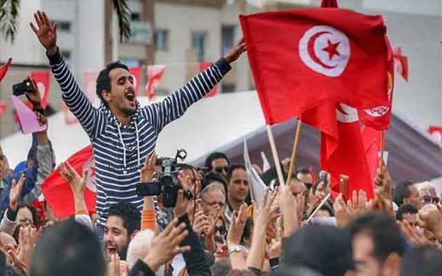 العاصمة التونسية.. أكثر من ألف متظاهر يحتجون على سياسة الرئيس قيس