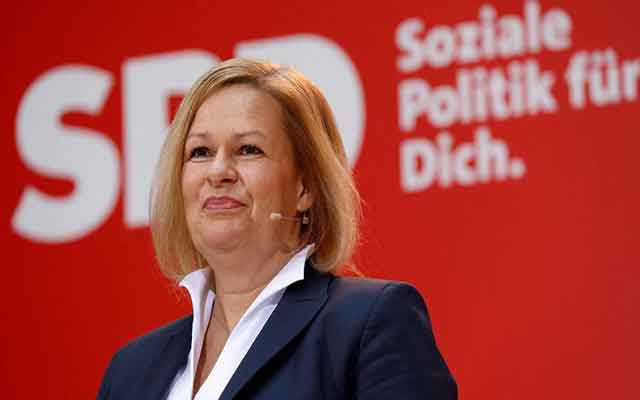 وزيرة الداخلية الألمانية تحث المواطنين على تخزين الغذاء والدواء 