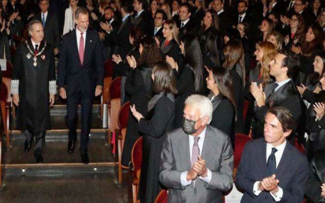 رئيس الحكومة الإسبانية السابق فيليبي غونزاليس يعلن خوفه من كوفيد19