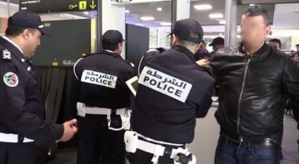 أمن مطار البيضاء يوقف تاجر مخدرات جزائري يطارده "الأنتربول"