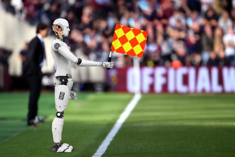 لأول مرة في كرة القدم.. "روبوت حكم الخطّ" مستعد للتحكيم بمونديال قطر