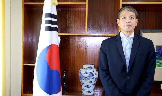 فضيحة: إهانة سفير كوريا الجنوبية بجامعة الأخويين
