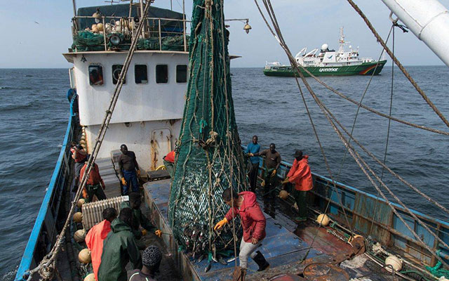 ضمنها تشغيل مغاربة.. قرار وزاري يحدد شروط تسليم رخص استئجار السفن الأجنبية للصيد جنوب المغرب