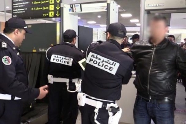 مطار البيضاء.. اعتقال جزائري مطلوب دوليا على يد الأمن المغربي