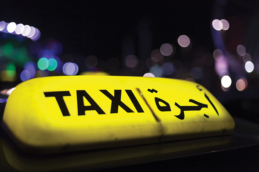 "ماقدو  فيل زادوها فيلة".. شعار سائقي سيارات الأجرة بالبيضاء أيام عيد الأضحى