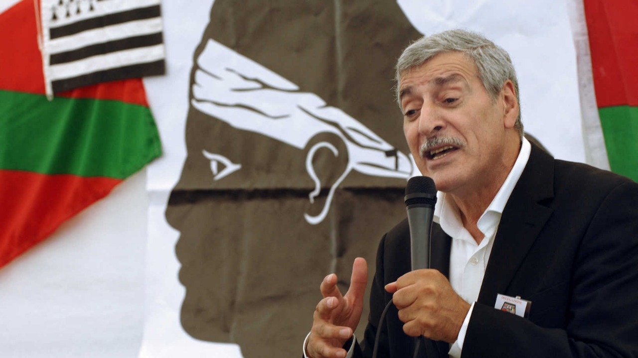 فرحات مهني: نطالب بالاستقلال عن الجزائر الذي زج نظامها الإرهابي بـ 500 معتقل قبايلي في السجون